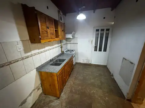 Casa 7 ambientes con 2 baños