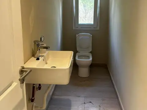 Casa en Alquiler con 2 cocheras