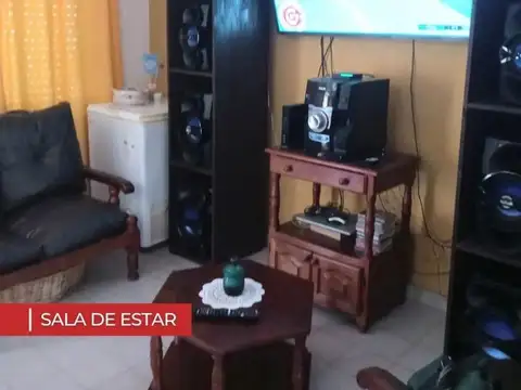 Casa 3 ambientes con 2 baños