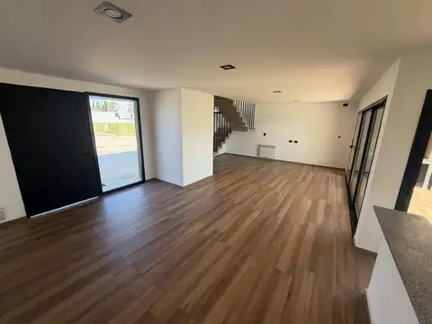 Casa 3 ambientes con 2 baños
