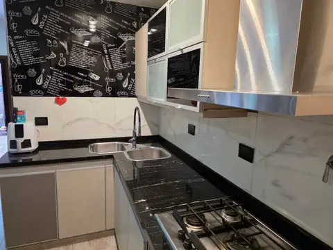 Venta casa 5 ambientes fondo cochera Liniers
