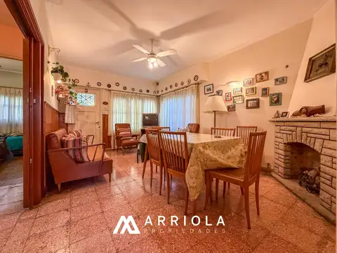 Casa de 3 ambientes con Patio Garage doble Quincho. Apto credito.