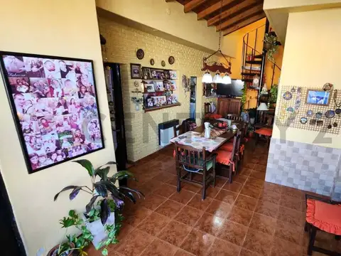 Casa 5 ambientes con 2 baños