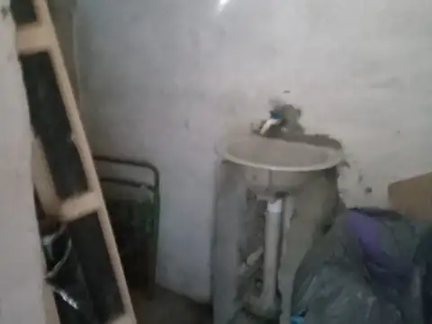 Casa en Barrio Esperanza sobre lote 10 x 30