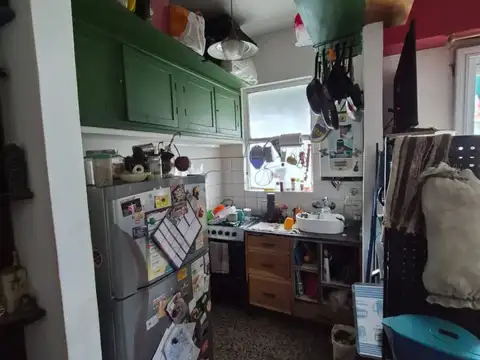 2 ambientes con balcón al frente