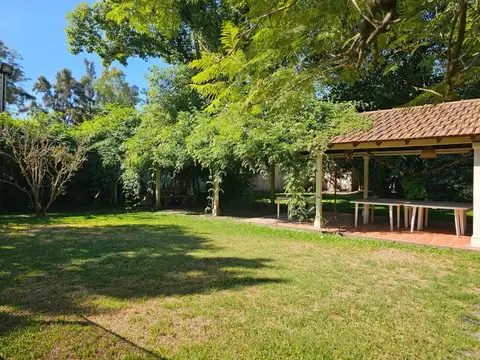 Casa en Venta con 3 cocheras