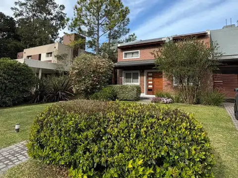 Alquiler - Casa 3 Dorm. Amoblada con Pileta en Barrio Cielo, Roldan - 1.800 USD