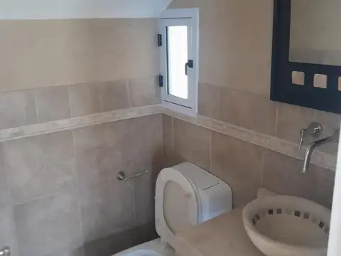 Venta de Casa  5 ambientes.   CLUB DE CAMPO LOS PUENTES