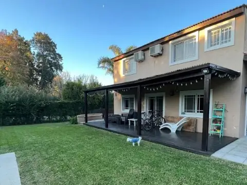 Casa 4 ambientes con 3 baños