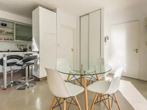 1 AMB. AL FRENTE CON BALCÓN EN EXC. EDIFICIO Y UBICACIÓN!