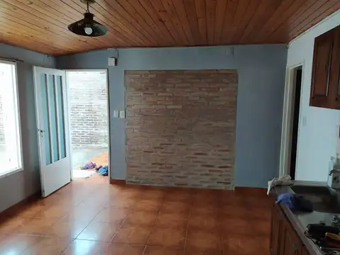 Casa 7 ambientes con 1 baño