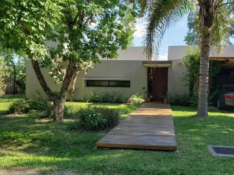 CASA MODERNA EN CLUB DE CAMPO EL PASO