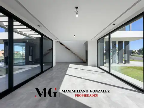 Casa 5 ambientes con 3 baños