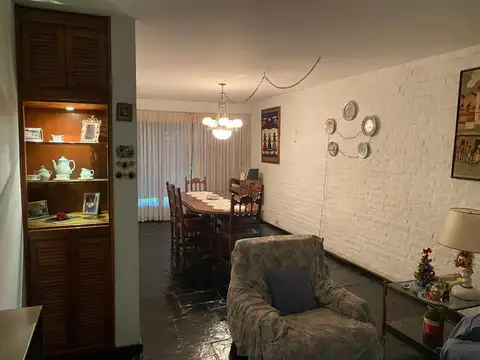 VENTA CASA URCA CBA 4 DORMS 2 pisos patio y asador