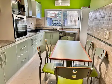 CASA DE 4 AMBIENTES MAS DEPARTAMENTO MONO AMBIENTE