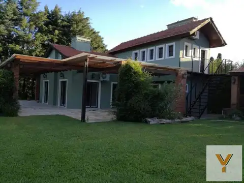 Casa en venta - 2 Dormitorios 3 Baños - Exaltación de la Cruz