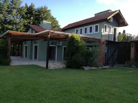 Casa en venta - 2 Dormitorios 3 Baños - Exaltación de la Cruz