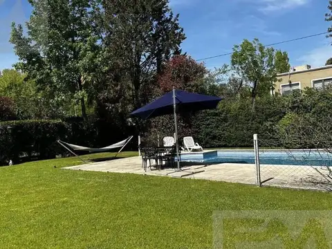 Casa 6 ambientes con 2 baños