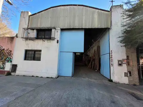 VENTA GALPON DEPOSITO VILLA URQUIZA SOBRE AVENIDA