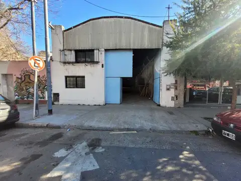 VENTA GALPON DEPOSITO VILLA URQUIZA SOBRE AVENIDA