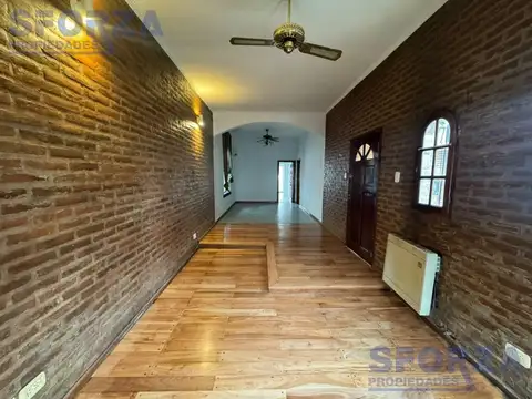 Casa en Alquiler con 1 cochera