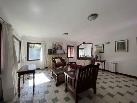 Casa 4 ambientes con 4 baños