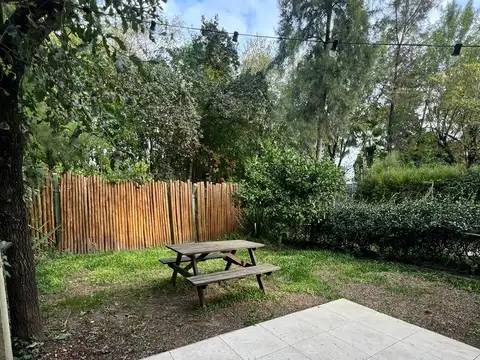Casa en Alquiler con 2 cocheras