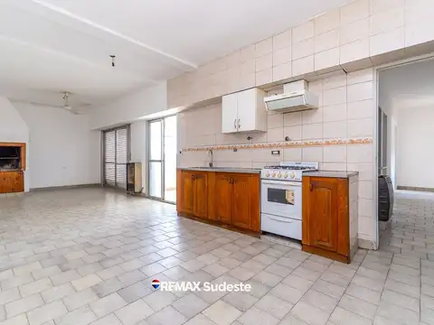 Casa 5 ambientes con 2 baños
