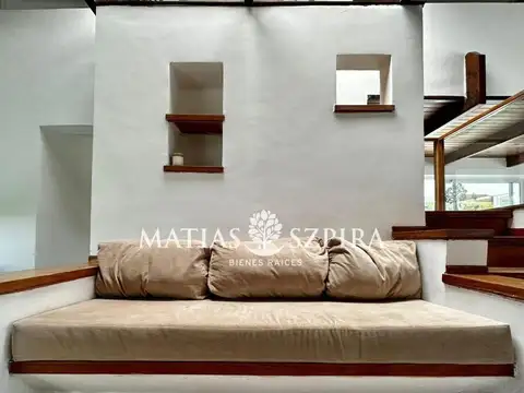 Casa en Venta con 3 cocheras