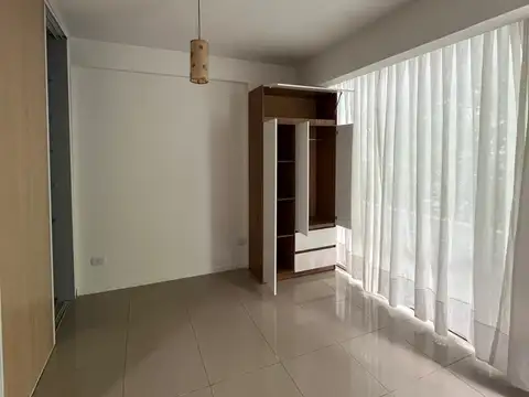 Departamento en Alquiler en Almagro. Frente, Balcón, Amenities.