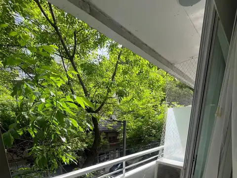 Departamento en Alquiler en Almagro. Frente, Balcón, Amenities.