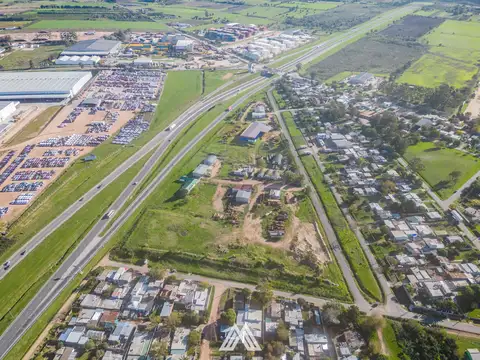 VENTA DE GRAN PREDIO CON DEPÓSITOS-OFICINAS RUTA 1