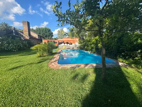 Casa en Venta con 2 cocheras