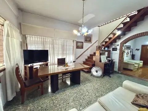 Casa en Venta con 2 cocheras