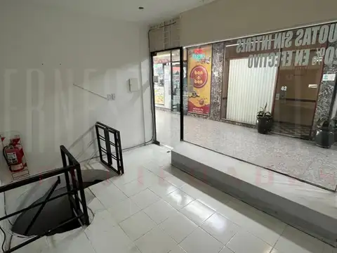 ALQUILER LOCAL EN GALERIA " LA FRANCESA". QUILMES CENTRO.