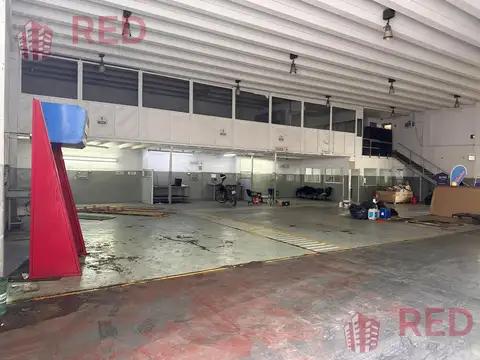 Vende Local Comercial Por Calle Perticone