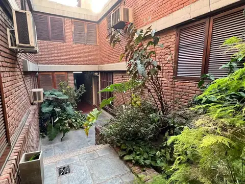 VENDO Departamento 2 Dormitorios y Patio - B° Centro