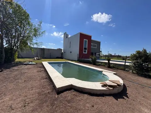 Casa 2 amb a terminar con pileta Florencio Varela