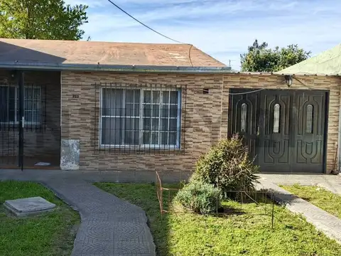 Casa 4 ambientes con 1 baño
