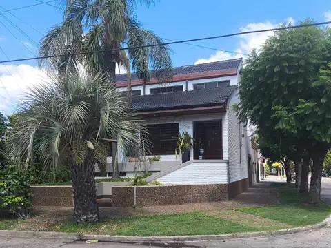 J. E. Colombres  al 1100