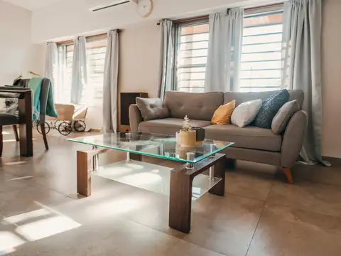 Casa en  Venta 5 Ambientes Reciclada Haedo Sur