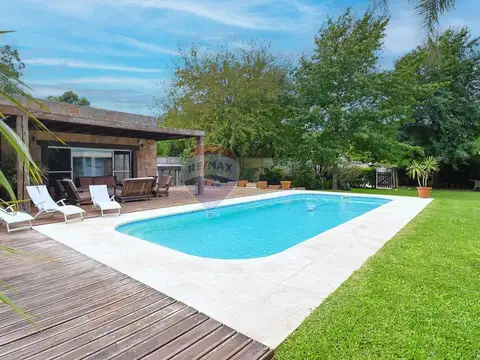 Casa en Venta con 5 cocheras