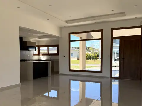 Casa de 4 ambientes en una planta Barrio San Felipe