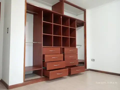 Casa en Alquiler con 2 cocheras