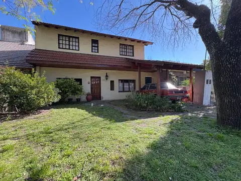 VENTA CASA 5 AMB C/PATIO APTA CREDITO - ADROGUE