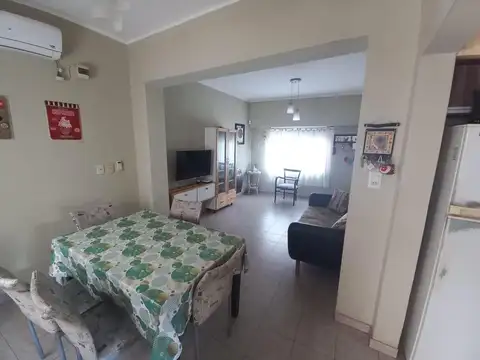 Casa en Venta 4 Ambientes Frente Plaza La Rotonda El Palomar