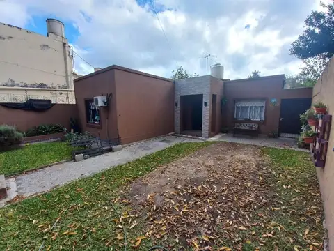 Casa en Venta 4 Ambientes Frente Plaza La Rotonda El Palomar