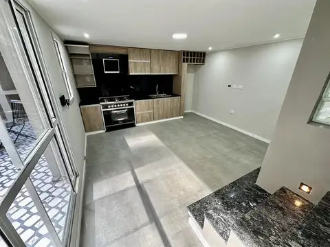 Casa en Pichincha con cochera-  A ESTRENAR - Reciclado integro