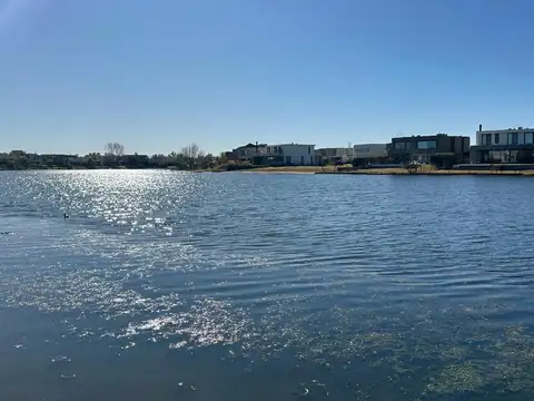 Excelente lote al agua y Este en San Rafael!