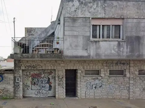 Venta de Ph 4amb con garage - Montevideo 3519.  